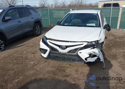 2021 Toyota Camry Se Nightshade Edition z USA, uszkodzony, nr VIN 4T1G11AK5MU421336